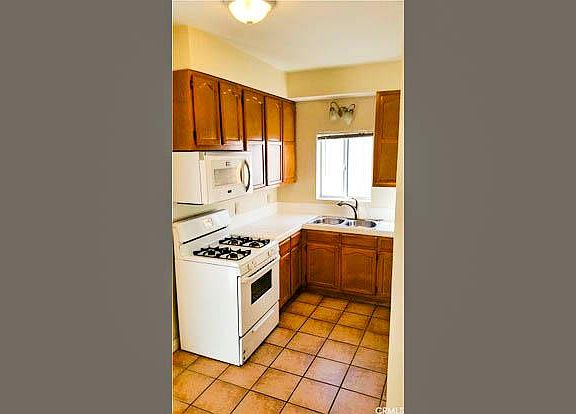 2nd image of 912 Herbert Ave