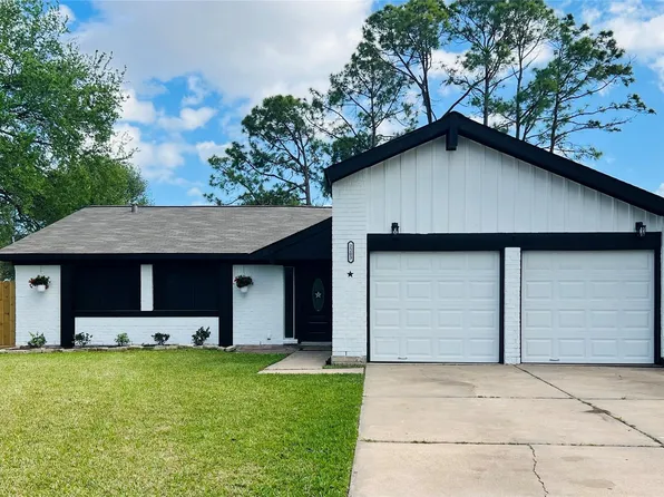 2203 Colonial Ct S, League City, TX 77573