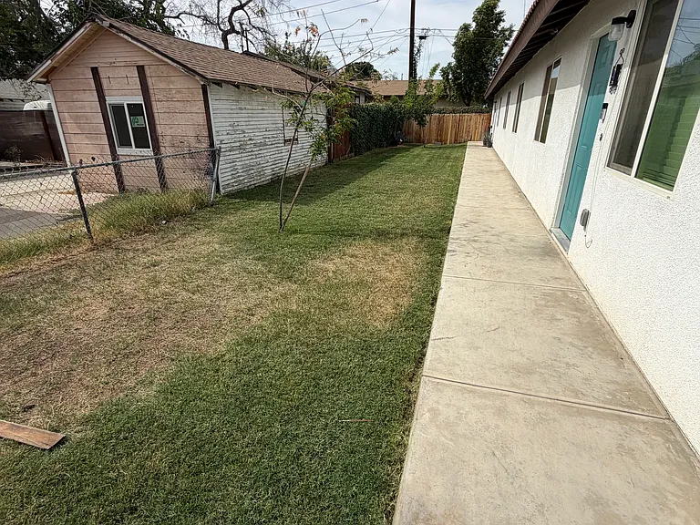 216 E Belle Ave #A — Photo 4