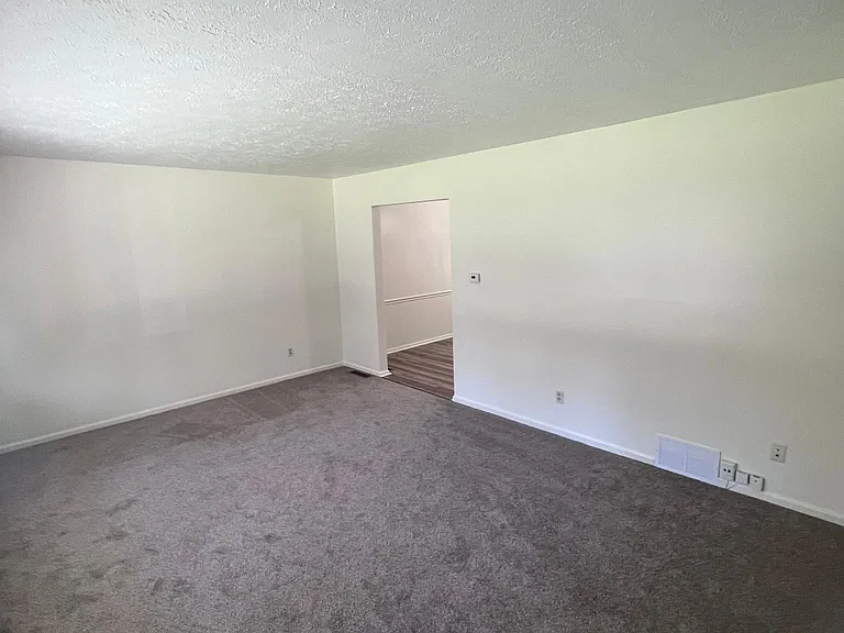 3365 Hiwood Ave — Photo 8