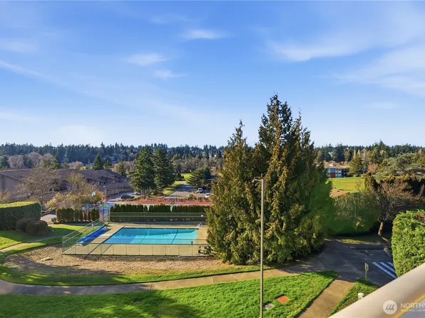 23007 Lakeview Drive #A303, Mountlake Terrace, WA 98043