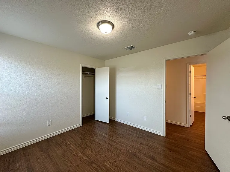 901 Lasso Dr — Photo 40