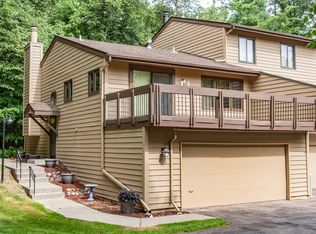 452 W Eagle Lake Dr, Maple Grove, MN 55369