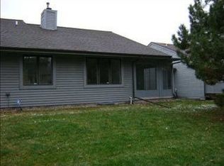3 Lake Pointe Ct, Bloomington, IL