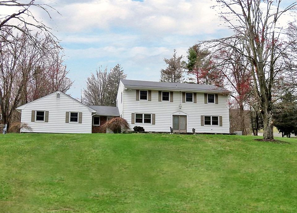 1st image of 7 Orchard Cir