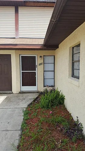 292 W Towne Pl Photo 1