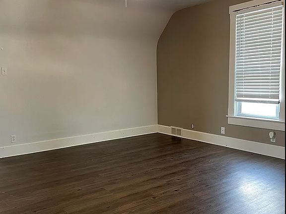 4th image of 1328 N Newton St #B