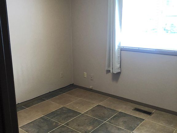 4th image of 128 White Birch Pl