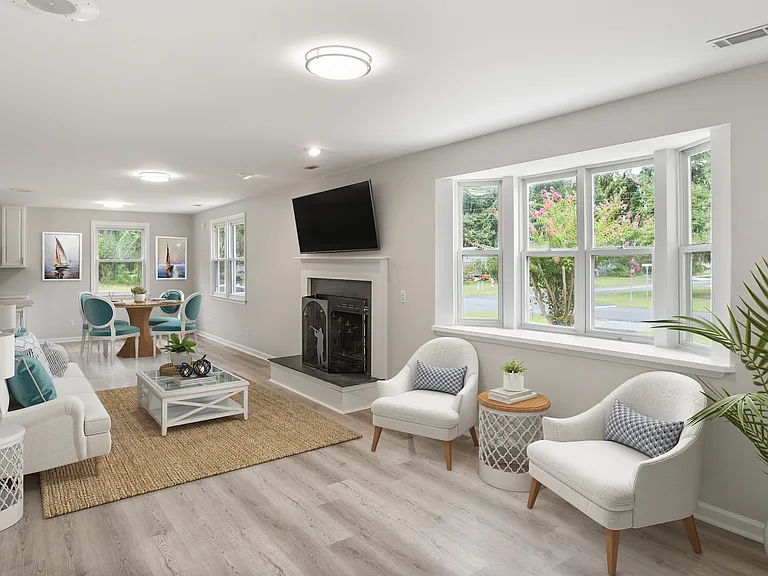 Staged Living / Dining
