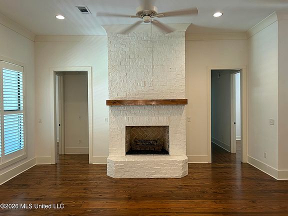 5th image of 168 Grace Dr
