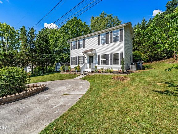 3rd image of 6020 Glennifer Ln