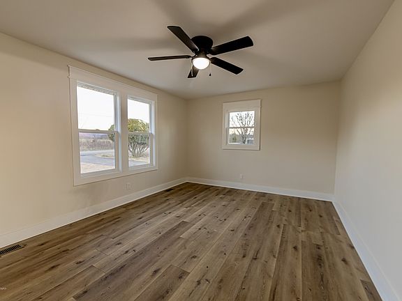 5th image of 77 Royal Dr