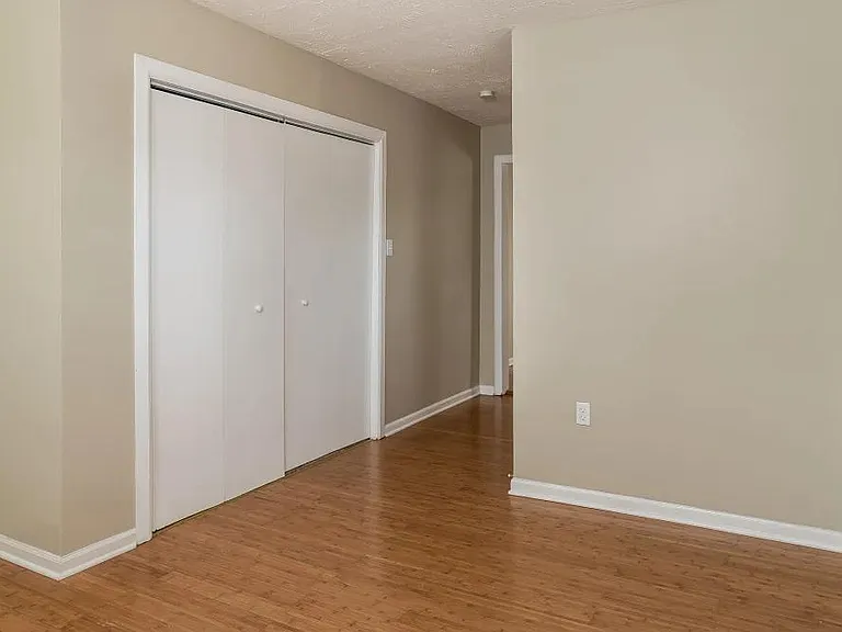 320 S Yale Ave — Photo 3