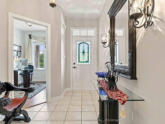 3rd image of 156 Landsdown Cres
