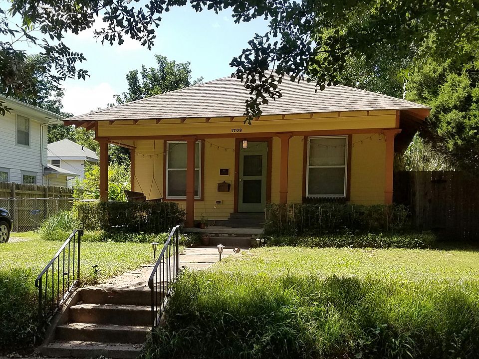1706 South Troost Front yard