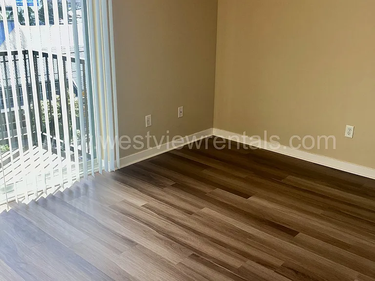 200 E Maple St — Photo 497