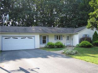 51 Sunderland Trl, Rochester, NY 14624