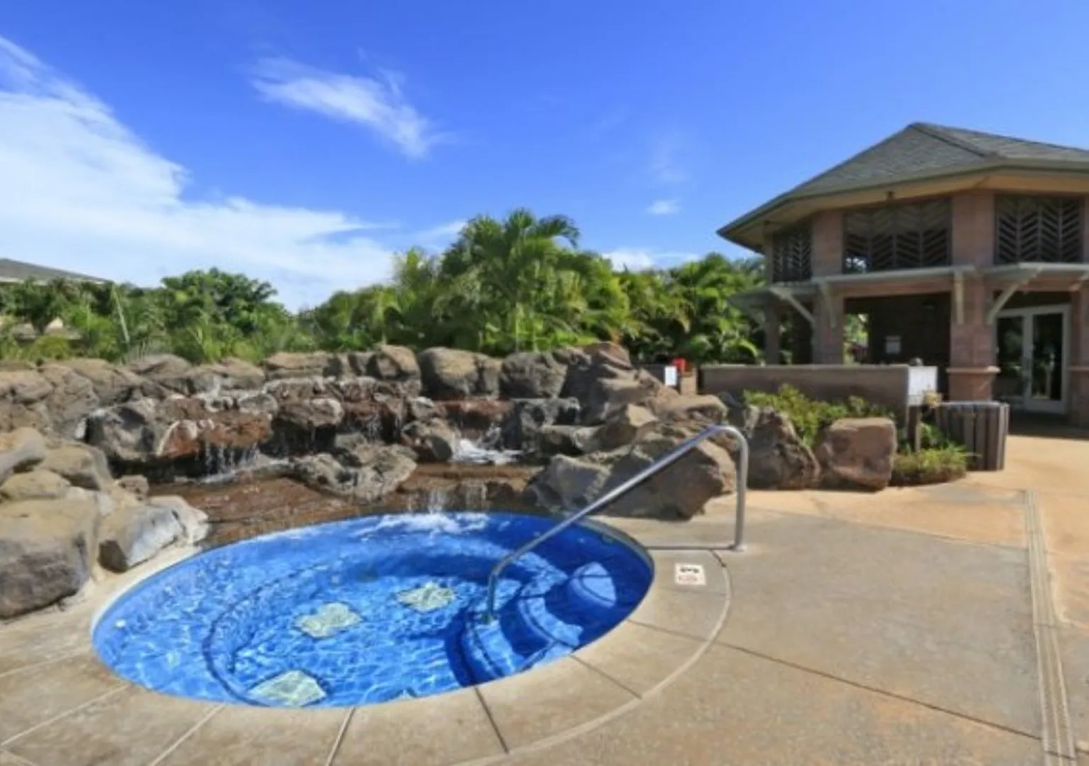 Gorgeous like new Premier condo in S. Kihei — Photo 2