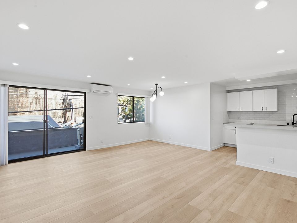 2nd image of 642 NW Knoll Dr #00df66eee