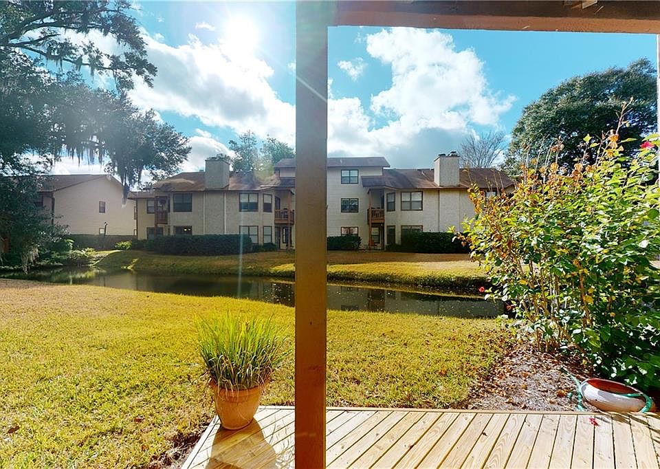 1st image of 409 Harbour Oaks Dr