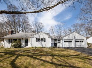35 Shenandoah Rd, Warwick, RI 02886