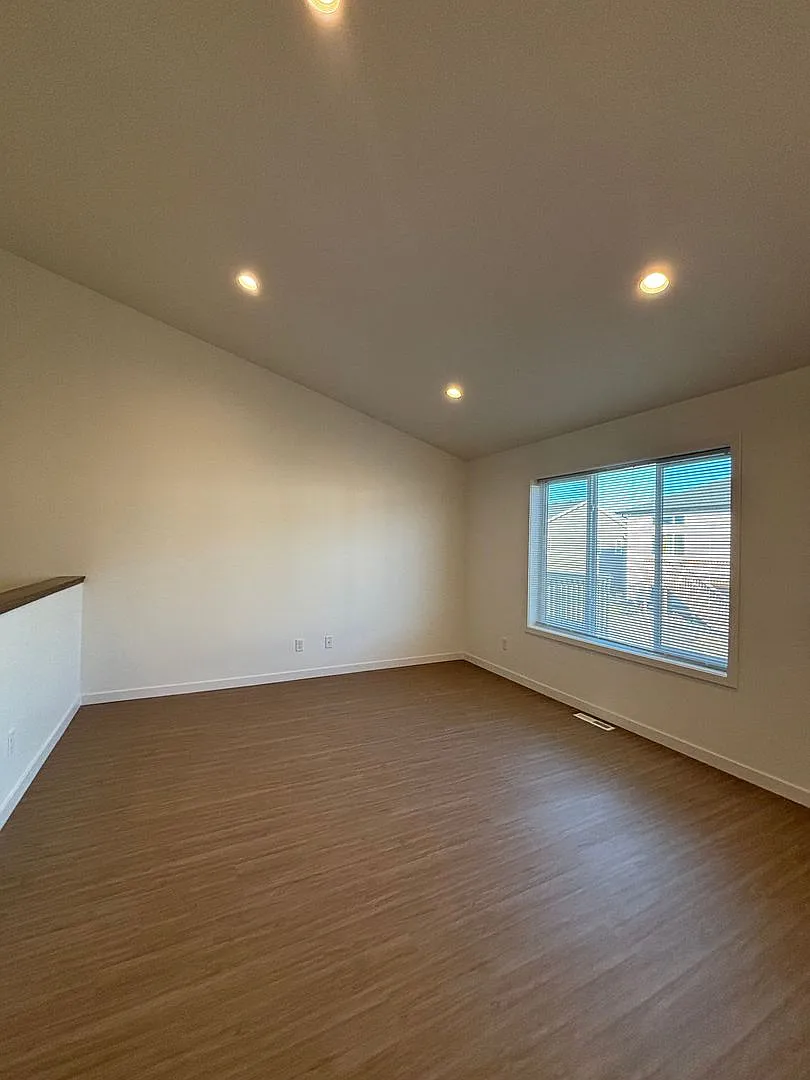 3 Bedroom 3 Bathroom Townhomes — Photo 4
