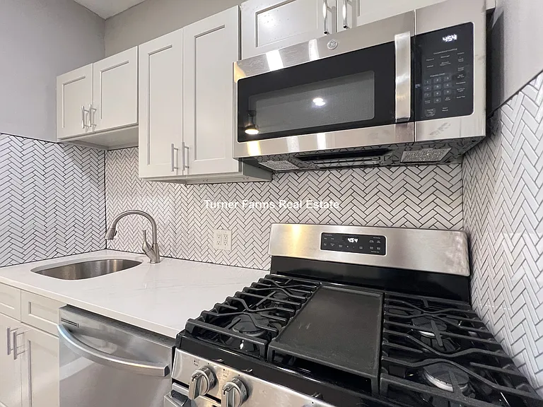 150 5th St #11 — Photo 13