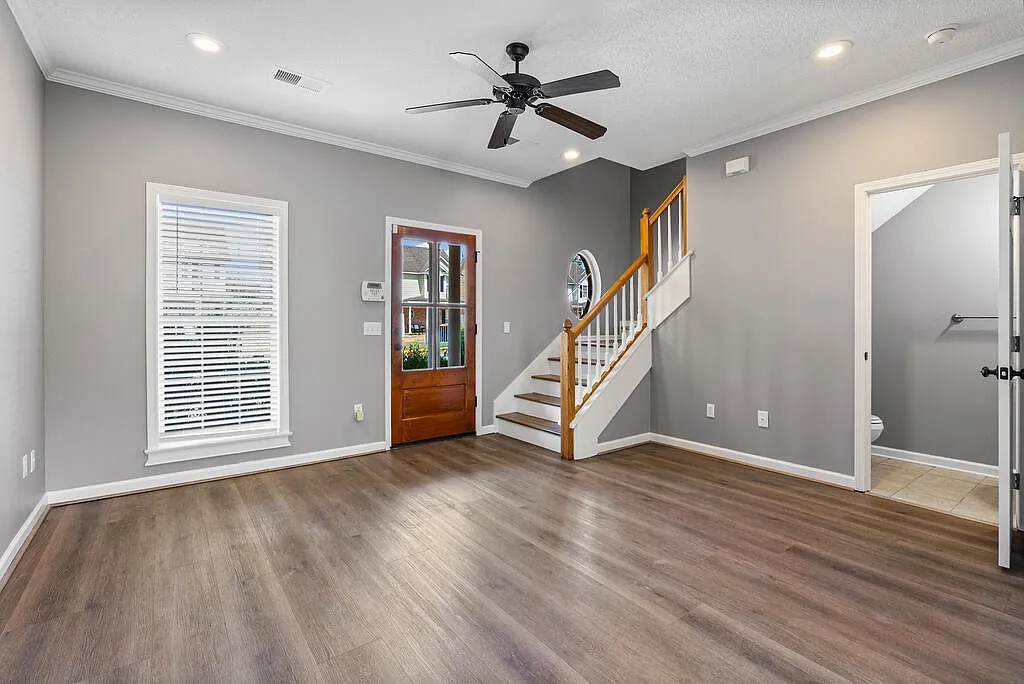 3 bed, 1312 sqft, $2,400 — Photo 2