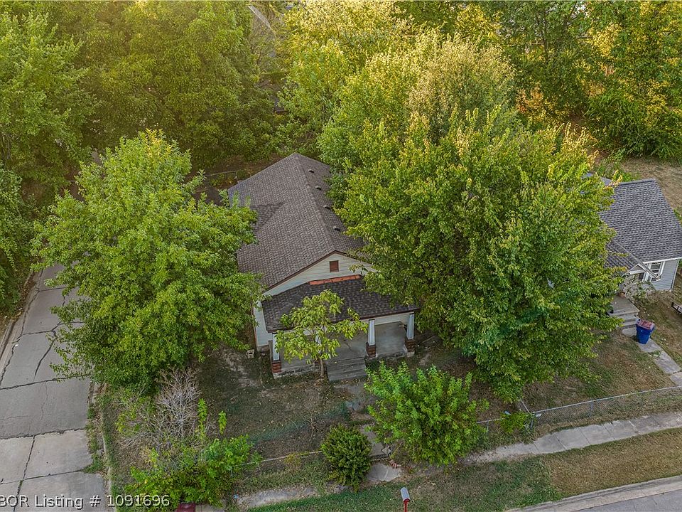 2nd image of 2301 N 29th St