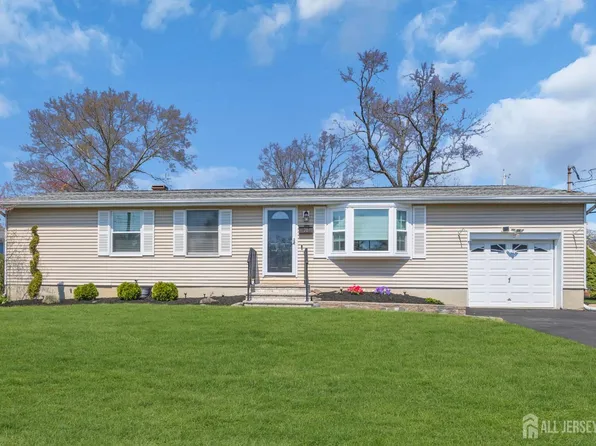 71 Pine St, Spotswood, NJ 08884