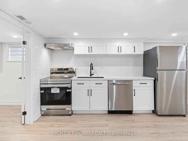961 Victoria Park Ave — Photo 14