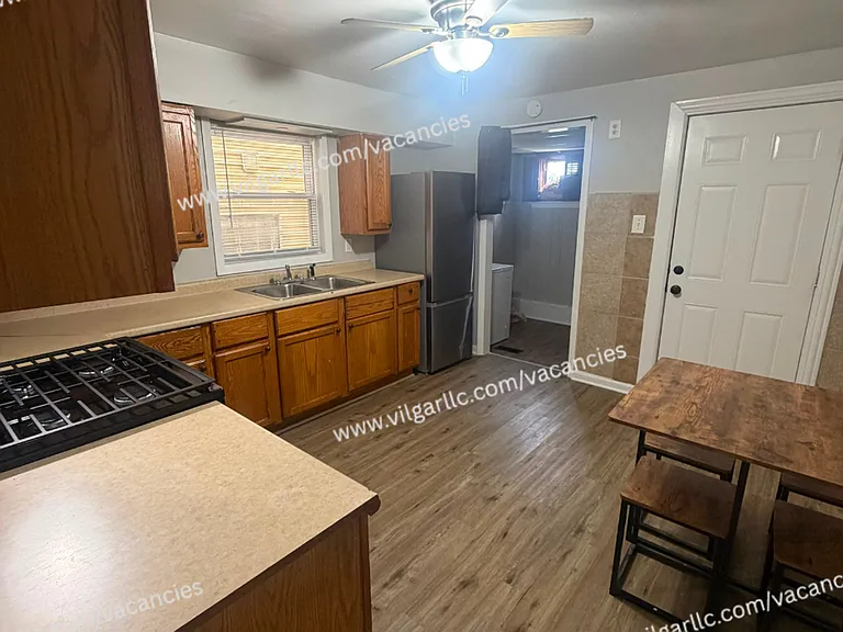 4856 Magoun Ave — Photo 5