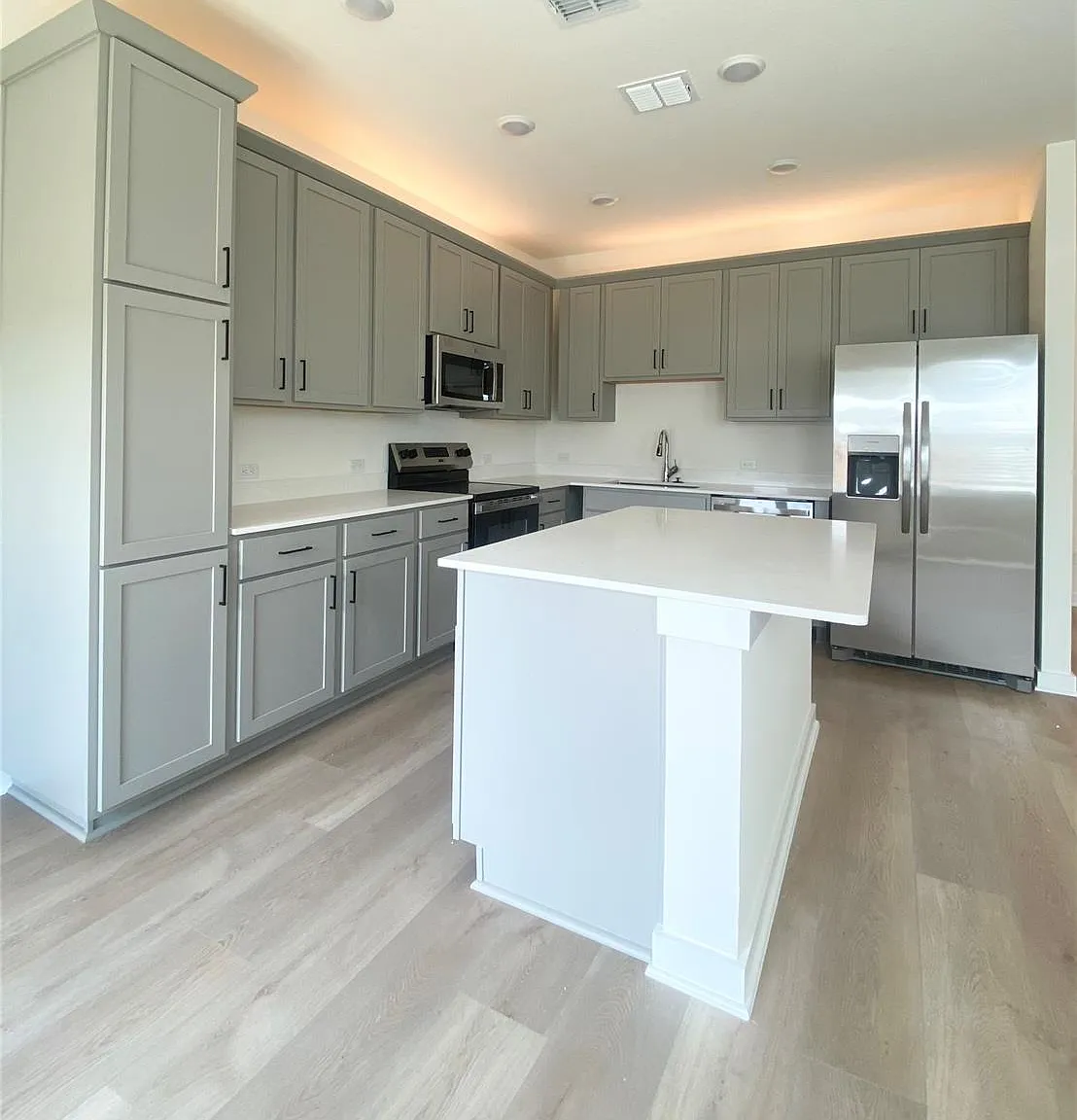 3 bed, 2.5 bath, 1765 sqft, $1,895 — Photo 3