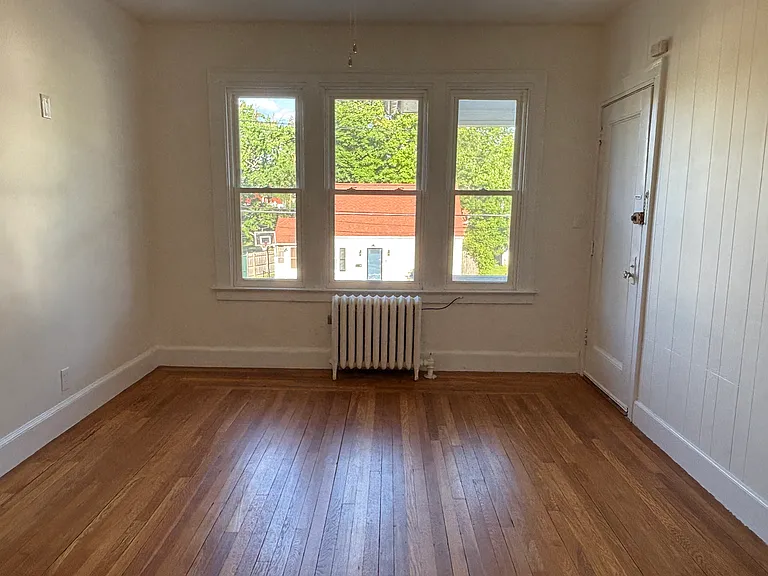 92 Anthony St #2R — Photo 3