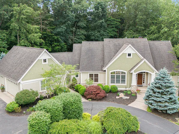 1365 Old Oak Hill Dr, Ada, MI 49301