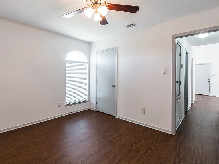 1902 Valley Hill Cir #B — Photo 17