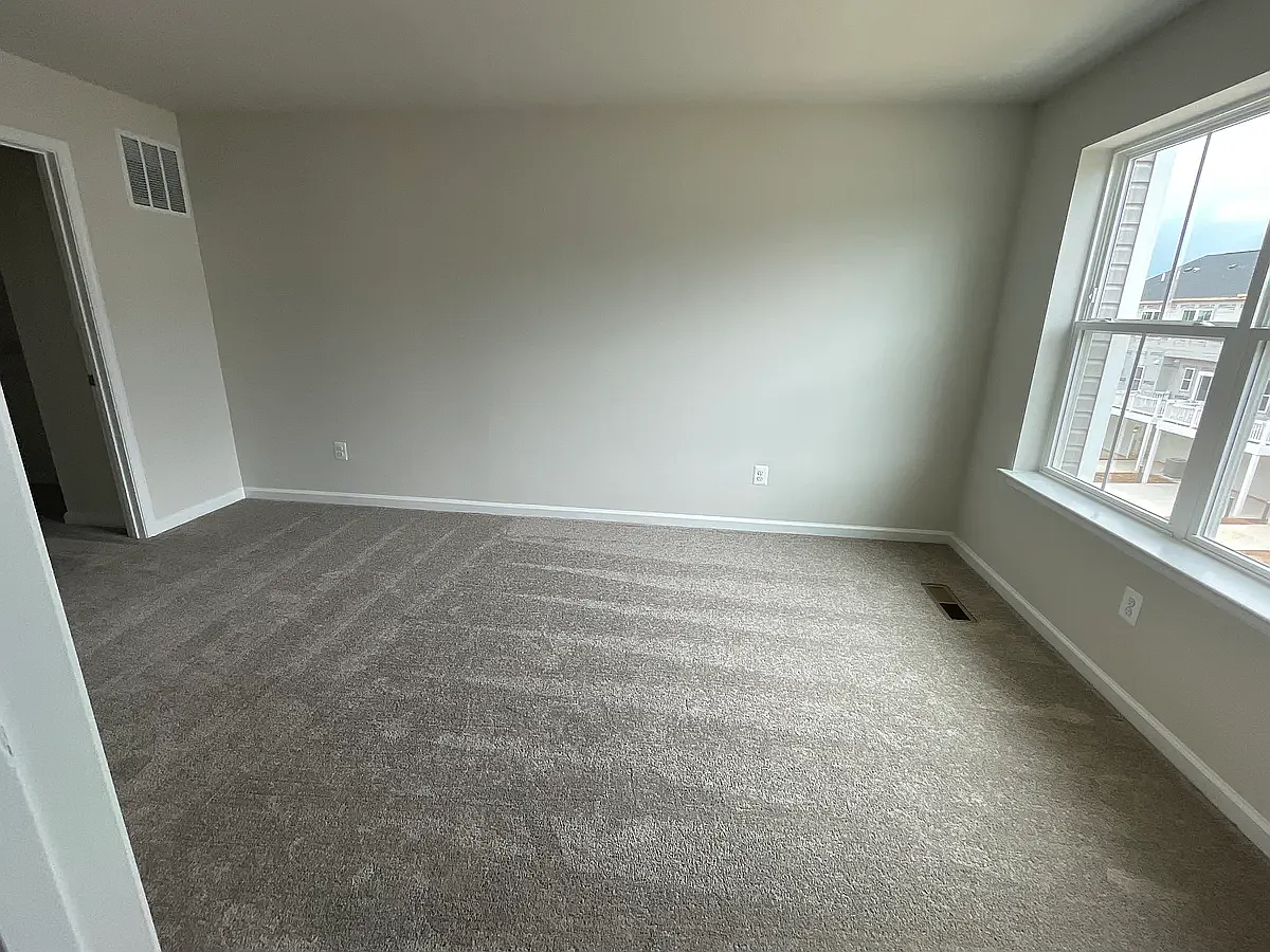 3 bed, 1700 sqft, $1,100 — Photo 2
