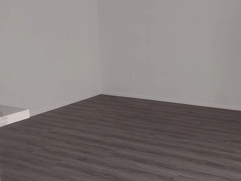 640 W 7th St #5 — Photo 7