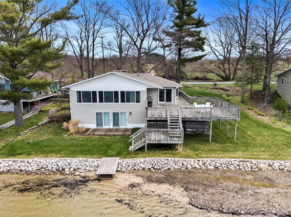 345 N 72nd Ave, Hart, MI 49420