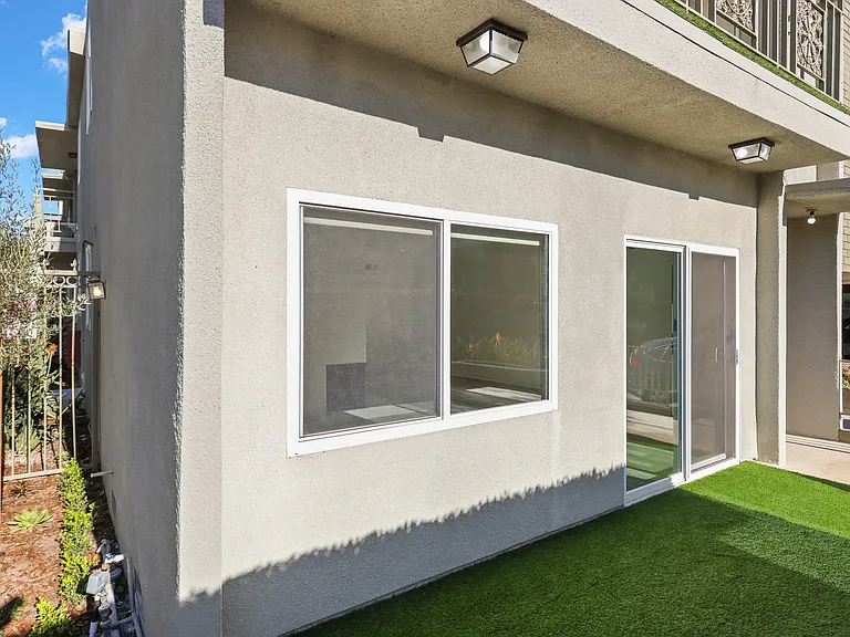 Private Grassy Patio