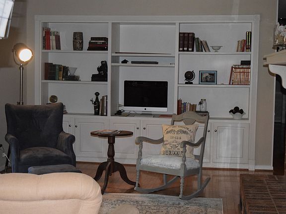 2nd image of 4453 Friendly Ln