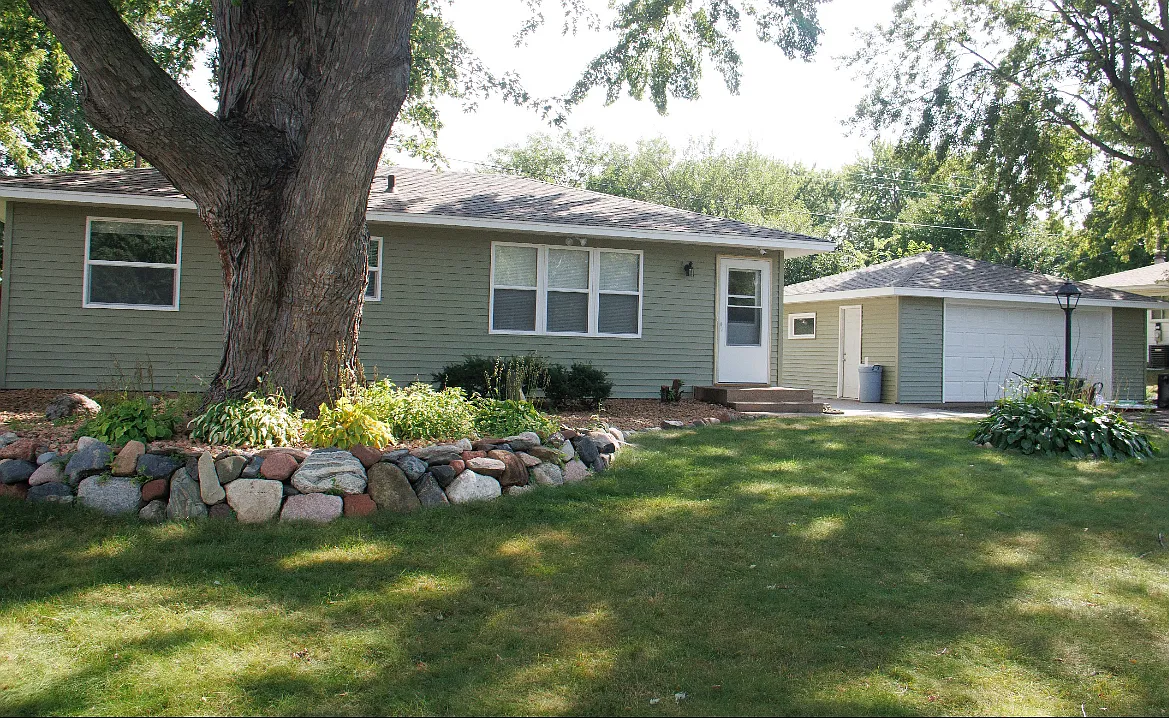 Mica Trl, Eagan — Photo 1