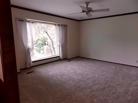 5th image of 2417 Edgewood Dr