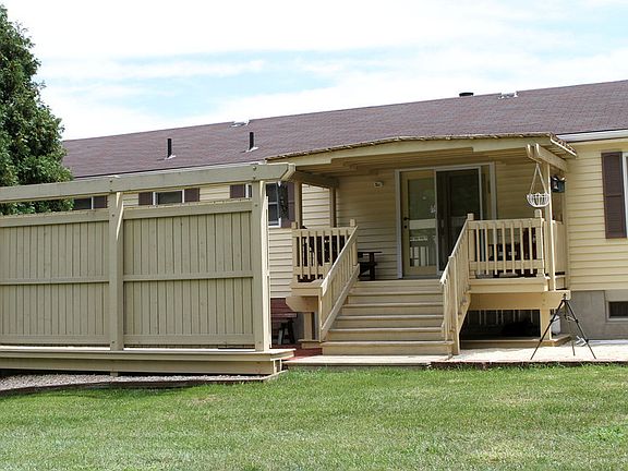 Private courtyard & deck