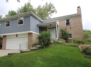 71 Monterey Dr, Vernon Hills, IL