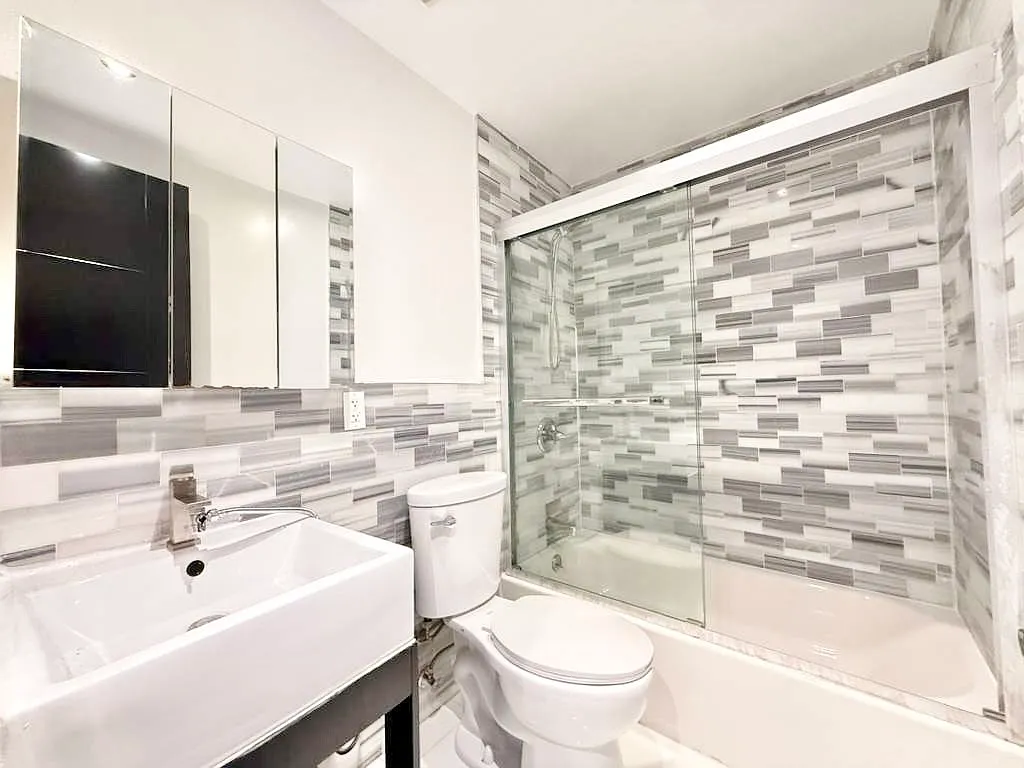 5 bed, 4.0 bath, 1200 sqft, $1,460 — Photo 3