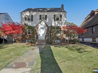 7 Oak St, Teaneck, NJ 07666