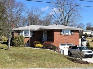 12261 Longview Dr, Irwin, PA 15642