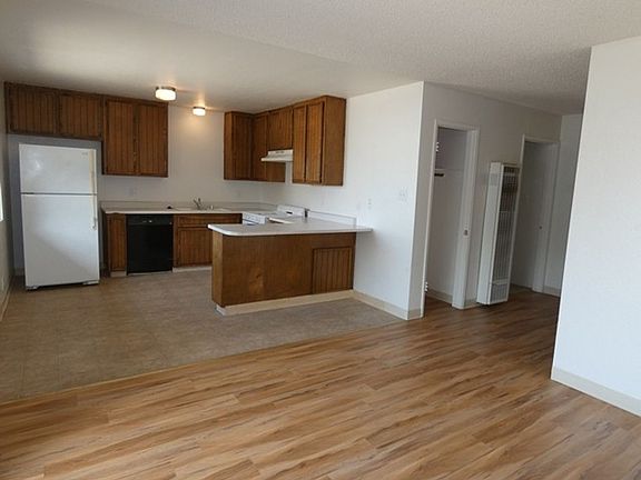 4th image of 137 E McElhaney Ave #F