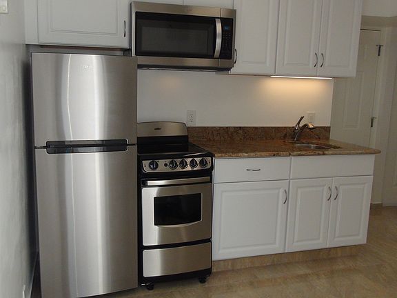 3rd image of 2255 Garnet Ave #2